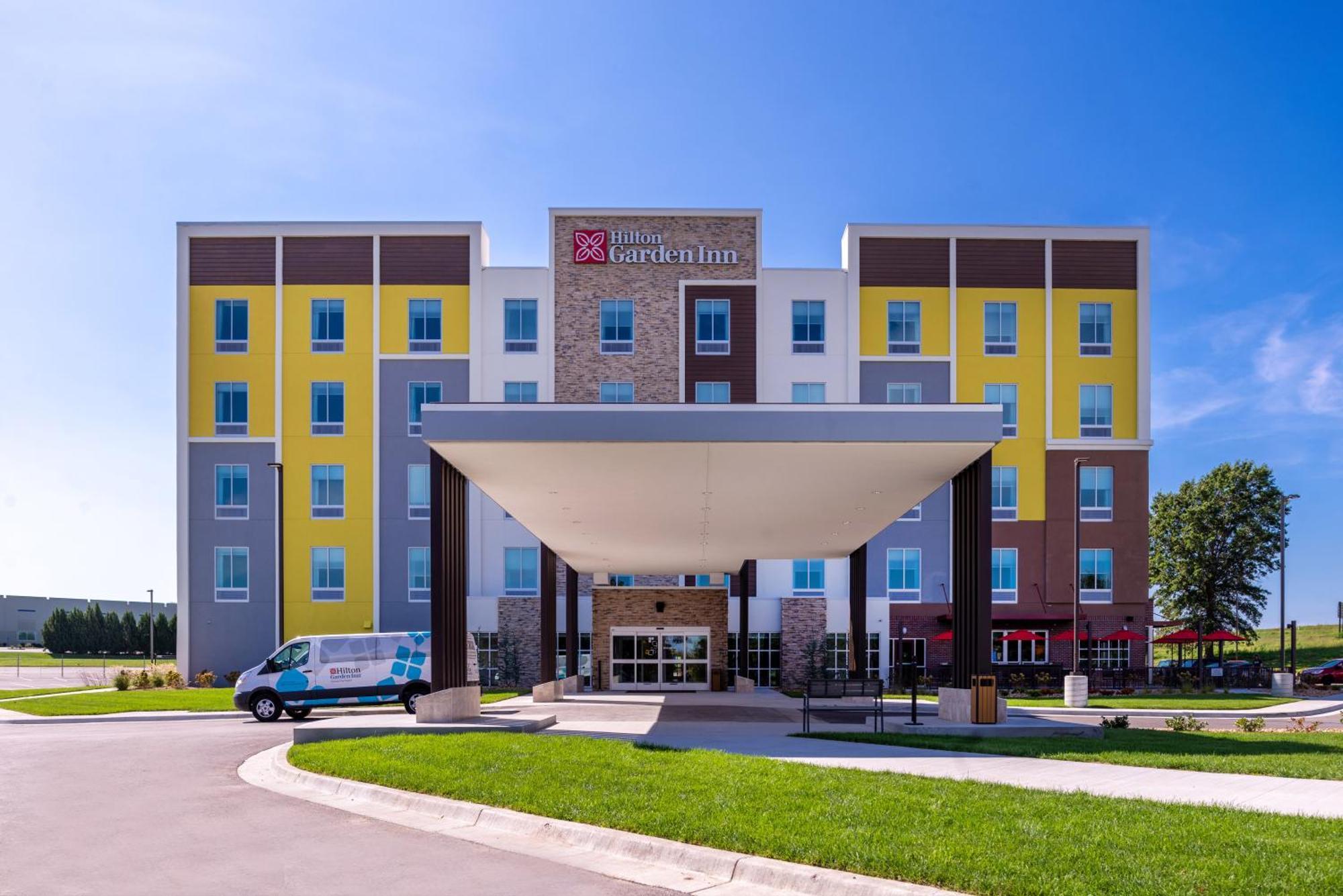 Hilton Garden Inn Kansas City Airport Mo Exterior photo